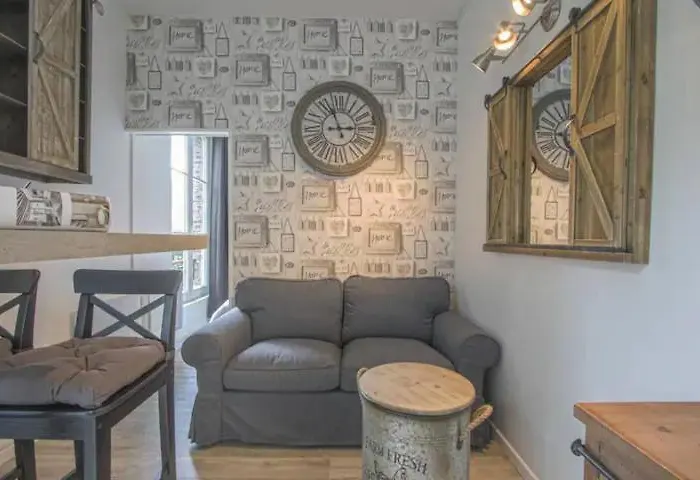 Magnifique F2 En Plein Centre *