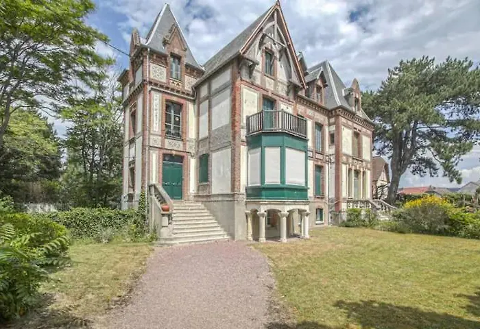 Magnifique F2 En Plein Centre *